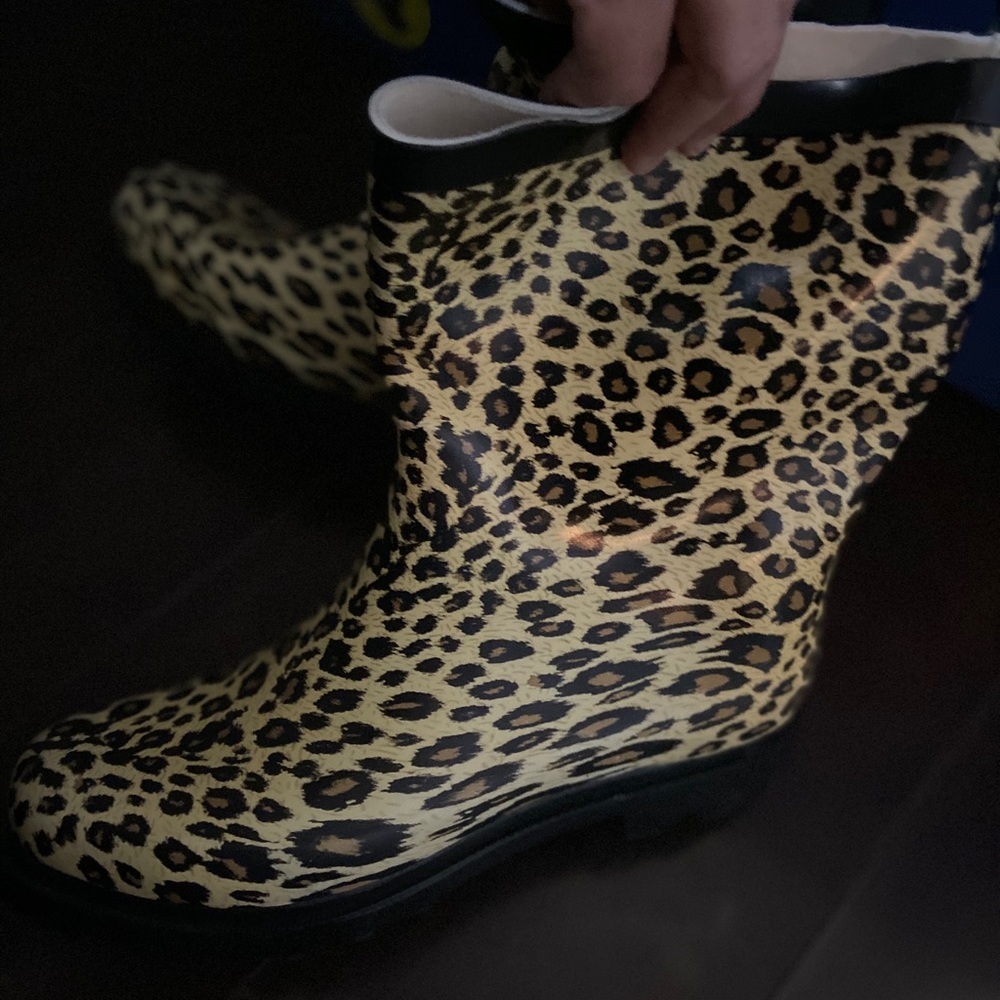 Leopard rain boots